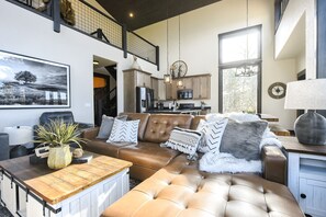 Älytelevisio, takka, työhuone