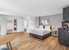 Suite Wheelchair Accessible | Premium bedding, individually decorated, individually furnished, desk