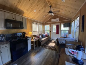 Smart TV - Tiny House Getaway (Robbinsville)