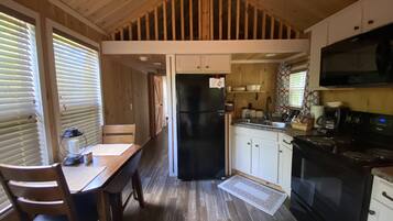 雪櫃、微波爐、焗爐、爐具