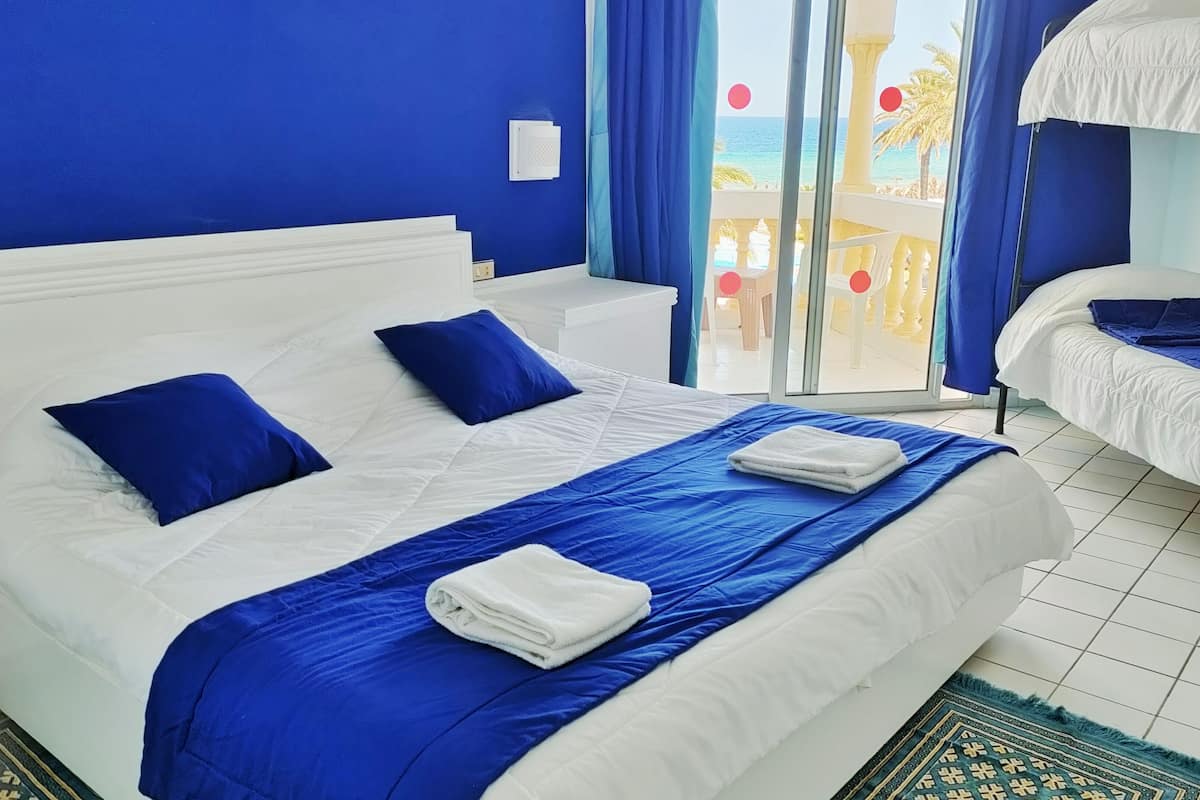 basic triple room | minibar, cots/infant beds, free wifi, bed sheets