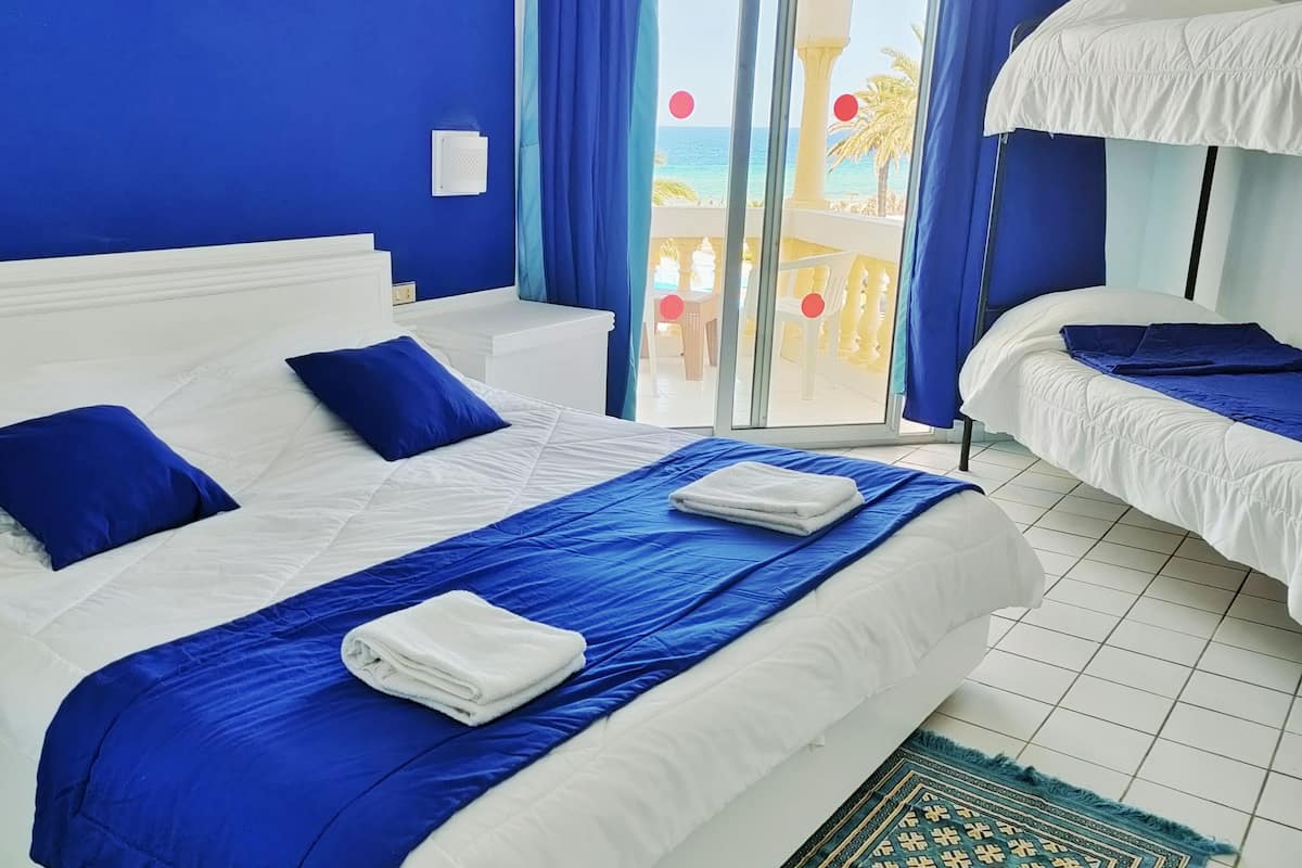 Basic Triple Room | Minibar, cribs/infant beds, free WiFi, bed sheets