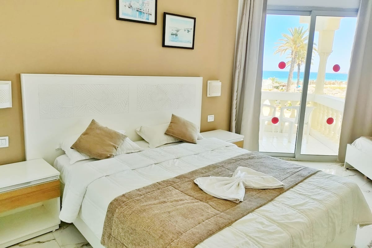 Minibar, cribs/infant beds, free WiFi, bed sheets