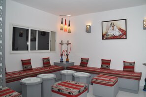 Front of property – evening/night - Hotel Neptunia Skanes (Monastir)
