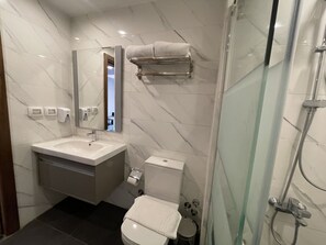 Badewanne, Whirlpool, Handtücher, Seife