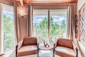 Smart TV, fireplace - Mesa Verde, Hot Tub, Pedestal Octagon Home / Mountain Views (Ruidoso)