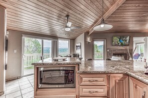 Interior - Mesa Verde, Hot Tub, Pedestal Octagon Home / Mountain Views (Ruidoso)