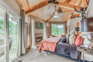 3 bedrooms, iron/ironing board, free WiFi, bed sheets - Mesa Verde, Hot Tub, Pedestal Octagon Home / Mountain Views (Ruidoso)