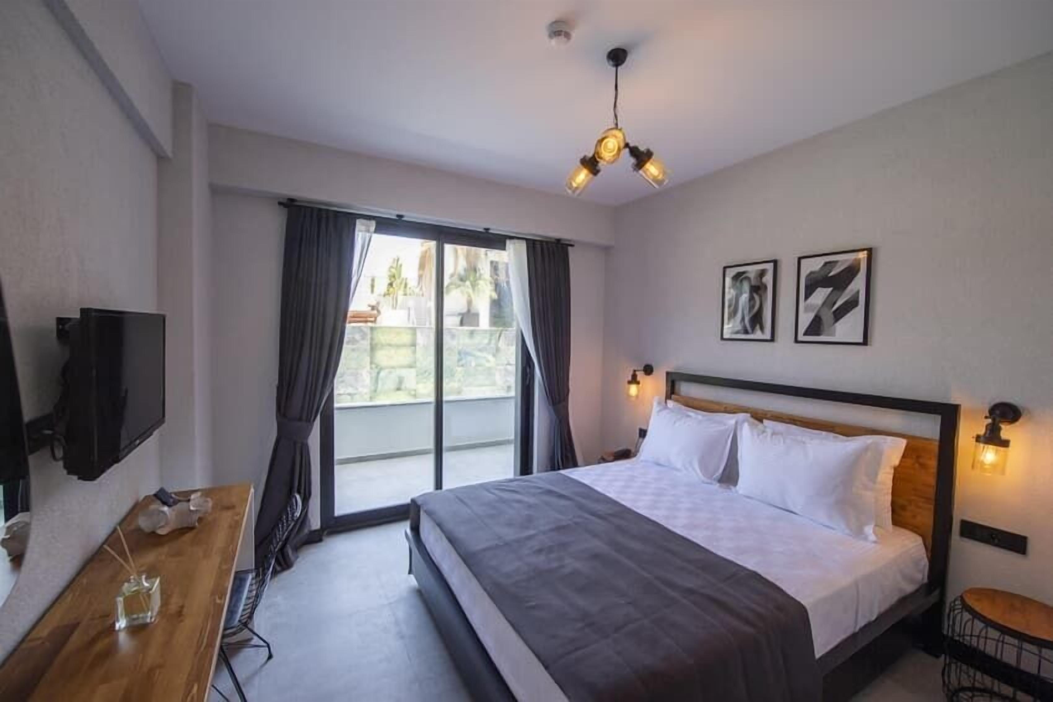 Luxe beddengoed, pillowtop-bedden, een minibar met enkele gratis items