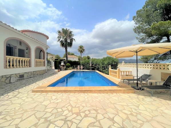 Una piscina cubierta