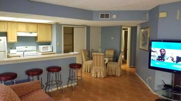 Condo, 1 King Bed with Sofa bed, Patio, City View | Living area | TV