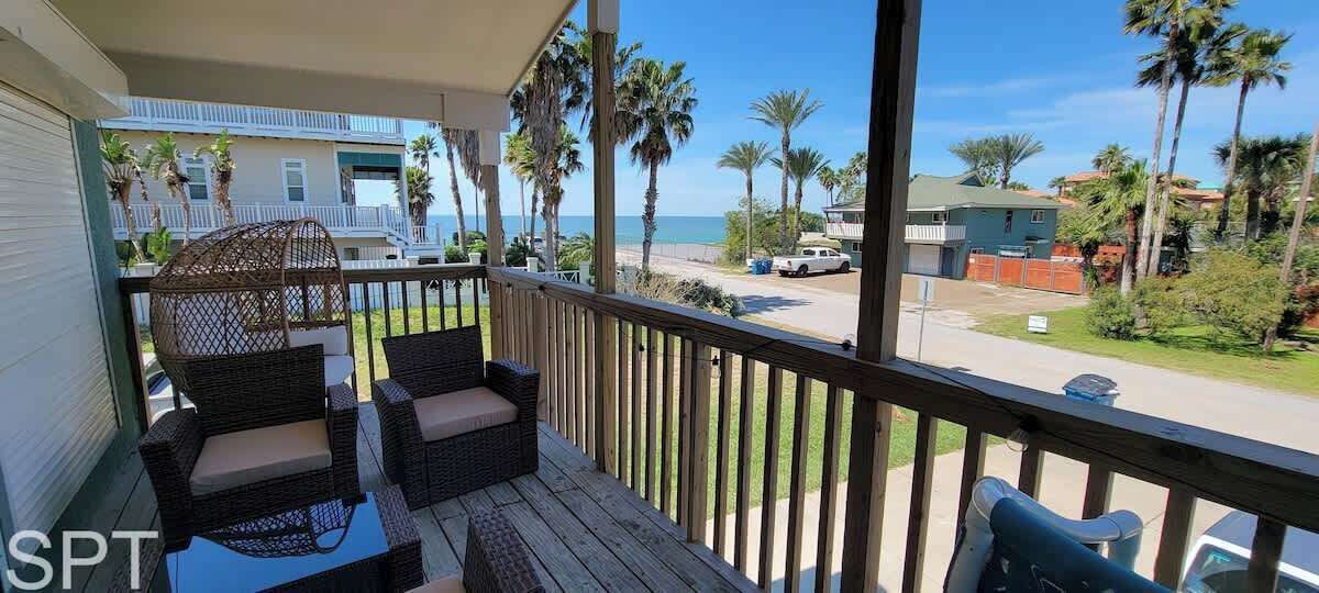 Apartment, Multiple Beds, Patio, Garden View | Property grounds