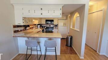 Apartment, Multiple Beds, Patio, Garden View | Private kitchen | Fridge, microwave, oven, stovetop