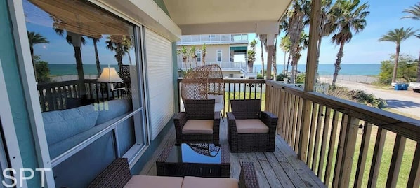 Apartment, Multiple Beds, Patio, Garden View | Property grounds