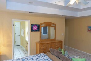 Casa, varias camas, patio, vistas al jardín | 2 dormitorios, wifi gratis, ropa de cama