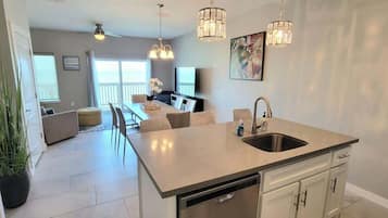 Leilighet, flere senger, balkong, havutsikt | Innvendig