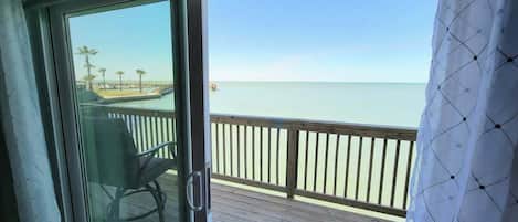 Apartment, Mehrere Betten, Balkon, Meerblick | Innenbereich