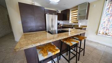 Townhouse, Beberapa Tempat Tidur, akses ke kolam renang, pemandangan laut sebagian | Dapur pribadi | Lemari es, microwave, oven, dan kompor