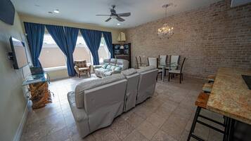 Townhome, Multiple Beds, Pool Access, Partial Ocean View | Private kitchen | Fridge, microwave, oven, stovetop