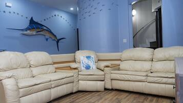 Rumah, Beberapa Tempat Tidur, dapur | Area keluarga | TV