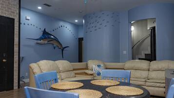 House, Multiple Beds, Kitchen | Private kitchen | Fridge, microwave, oven, stovetop