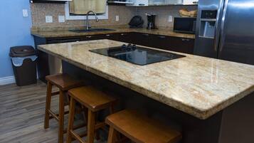 House, Multiple Beds, Kitchen | Private kitchen | Fridge, microwave, oven, stovetop