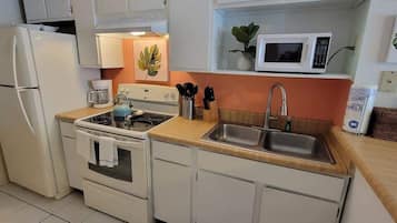 Condo, Multiple Beds, Patio, Partial Ocean View | Private kitchen | Fridge, microwave, oven, stovetop