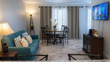 Condo, Multiple Beds, Kitchen, Pool View | Interior