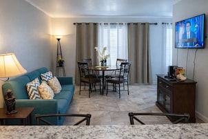 Appartamento, letti multipli, cucina, vista piscina | Interni