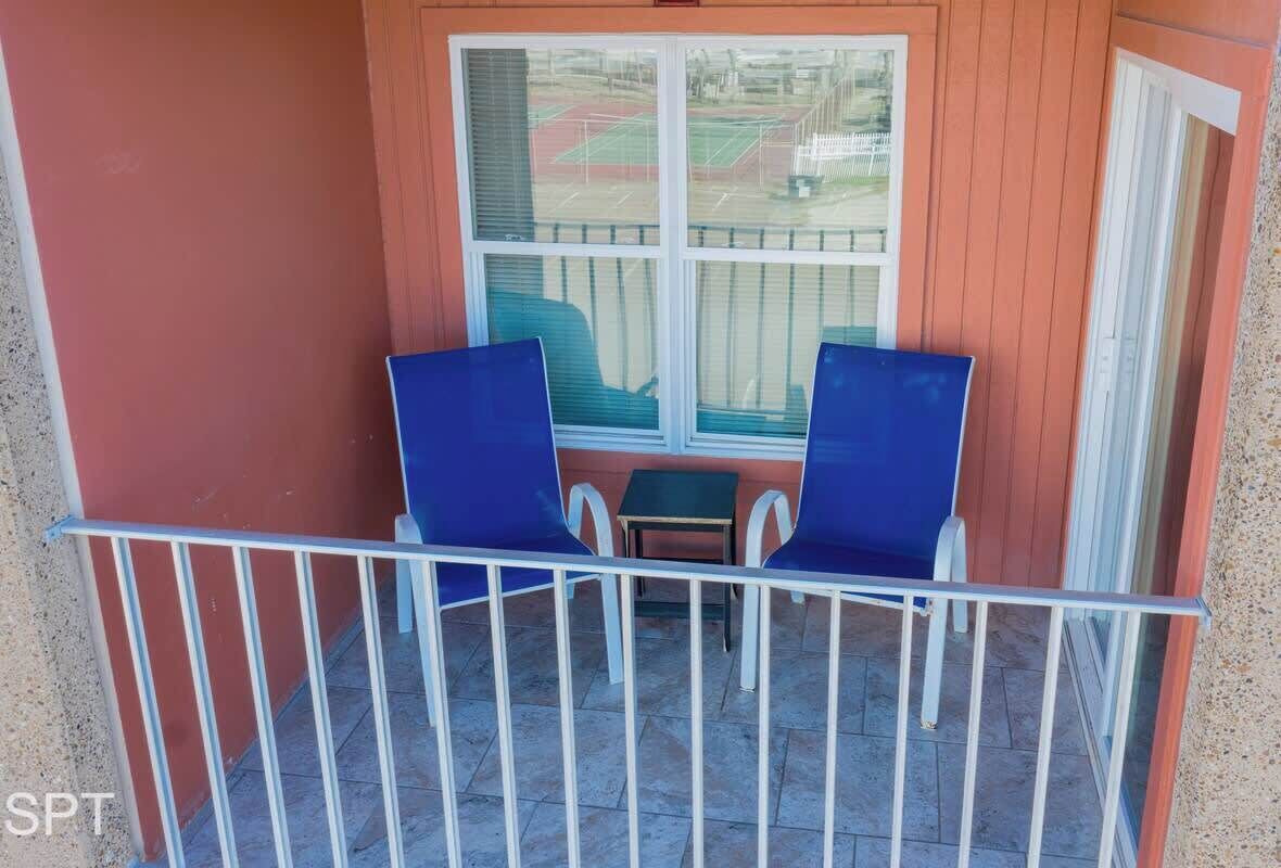 Condo, Multiple Beds, Kitchen, Pool View | Property grounds