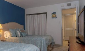 Condo, várias camas, cozinha, vista para a piscina | 1 quarto, Wi-Fi de cortesia