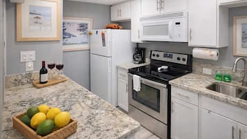Condo, Multiple Beds, Balcony, Partial Sea View | Private kitchen | Fridge, microwave, oven, stovetop