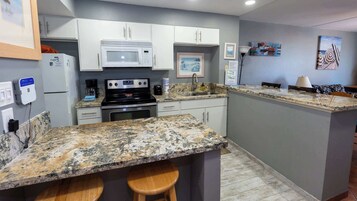 Condo, Multiple Beds, Balcony, Partial Sea View | Private kitchen