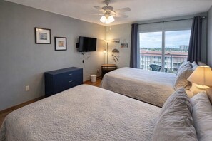 公寓客房, 多張床, 陽台, 部分海景 | 1 間臥室、免費無線上網