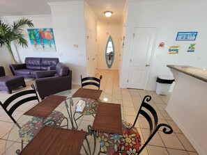 公寓客房, 多張床, 私人泳池, 泳池景觀 | 私人廚房 | 電冰箱、微波爐、烤箱、爐台