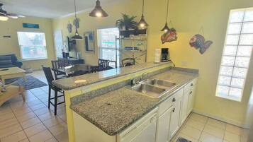 Condo, Multiple Beds, Kitchen, Pool View | Interior