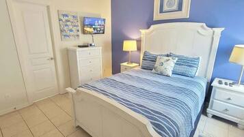 Condo, Multiple Beds, Kitchen, Pool View | 2 bedrooms
