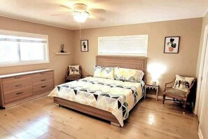 House, Multiple Beds, Balcony, Beach View | 3 bedrooms, free WiFi, bed sheets - Madre Azul Bay House (South Padre Island)