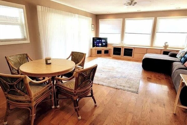 House, Multiple Beds, Balcony, Beach View | Dining