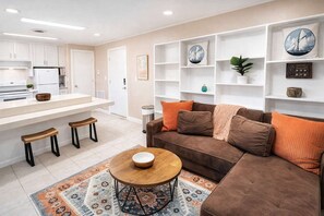 Living area - Madre Azul Bay House (South Padre Island)