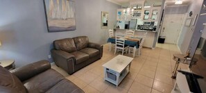 Apartment, Multiple Beds, Patio, Garden View | Living area