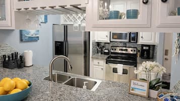 Apartment, Mehrere Betten, Terrasse, Gartenblick | Eigene Küche | Kühlschrank, Mikrowelle, Ofen, Herdplatte