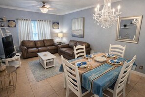 Apartment, Multiple Beds, Patio, Garden View | Living area