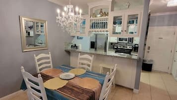 Apartemen, Beberapa Tempat Tidur, patio, pemandangan kebun | Tempat makan