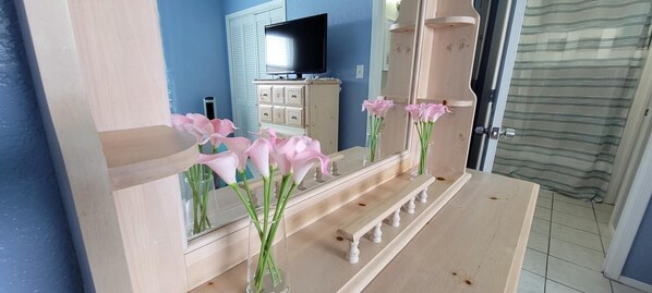 Apartment, Multiple Beds, Kitchen, Partial Sea View | 1 bedroom, free WiFi