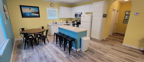 Condo, Multiple Beds, Balcony, Pool View | Private kitchen | Fridge, microwave, oven, stovetop