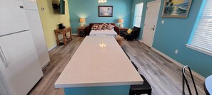 公寓客房, 多張床, 陽台, 泳池景觀