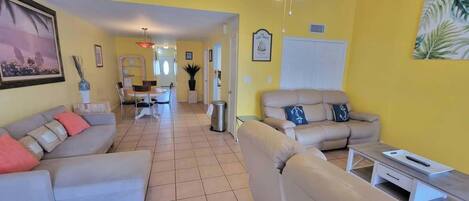 House, Multiple Beds, Pool Access, Pool View | Living area