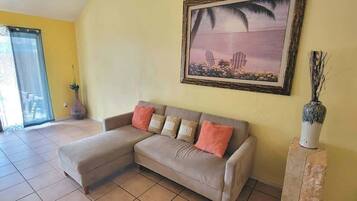 Rumah, Beberapa Tempat Tidur, akses ke kolam renang, pemandangan kolam renang | Area keluarga | TV