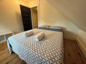 4 bedrooms, WiFi, bed sheets